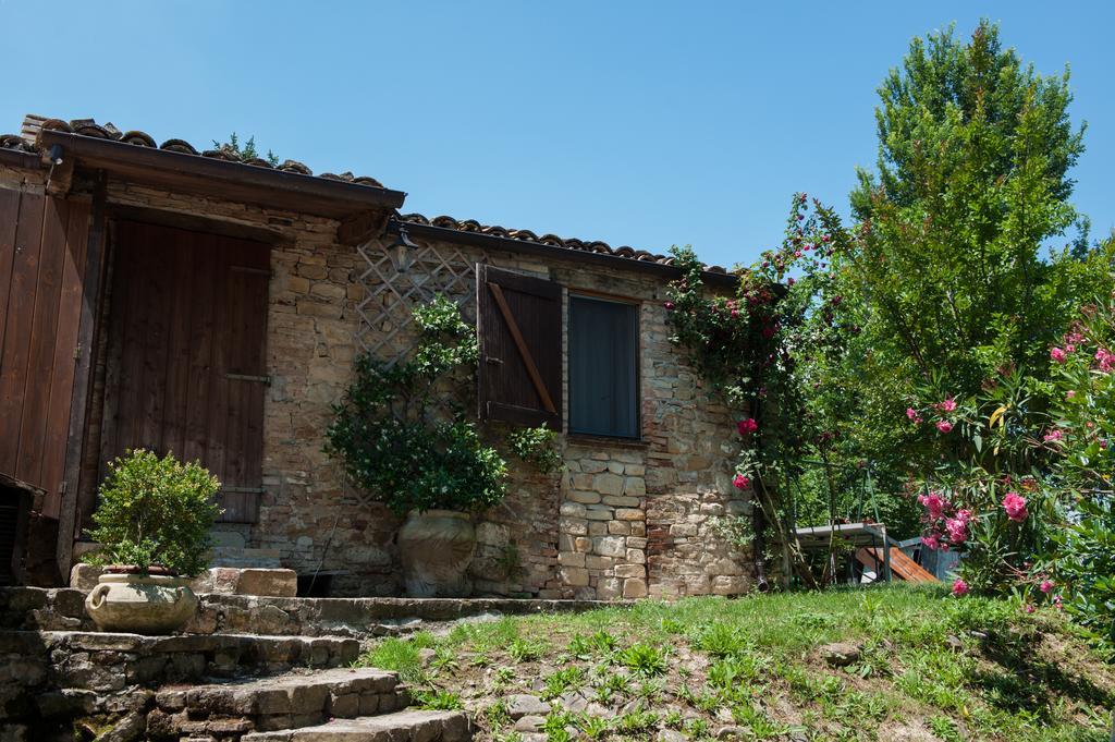 Willa Agriturismo La Solagna Montebello di Bertona Zewnętrze zdjęcie